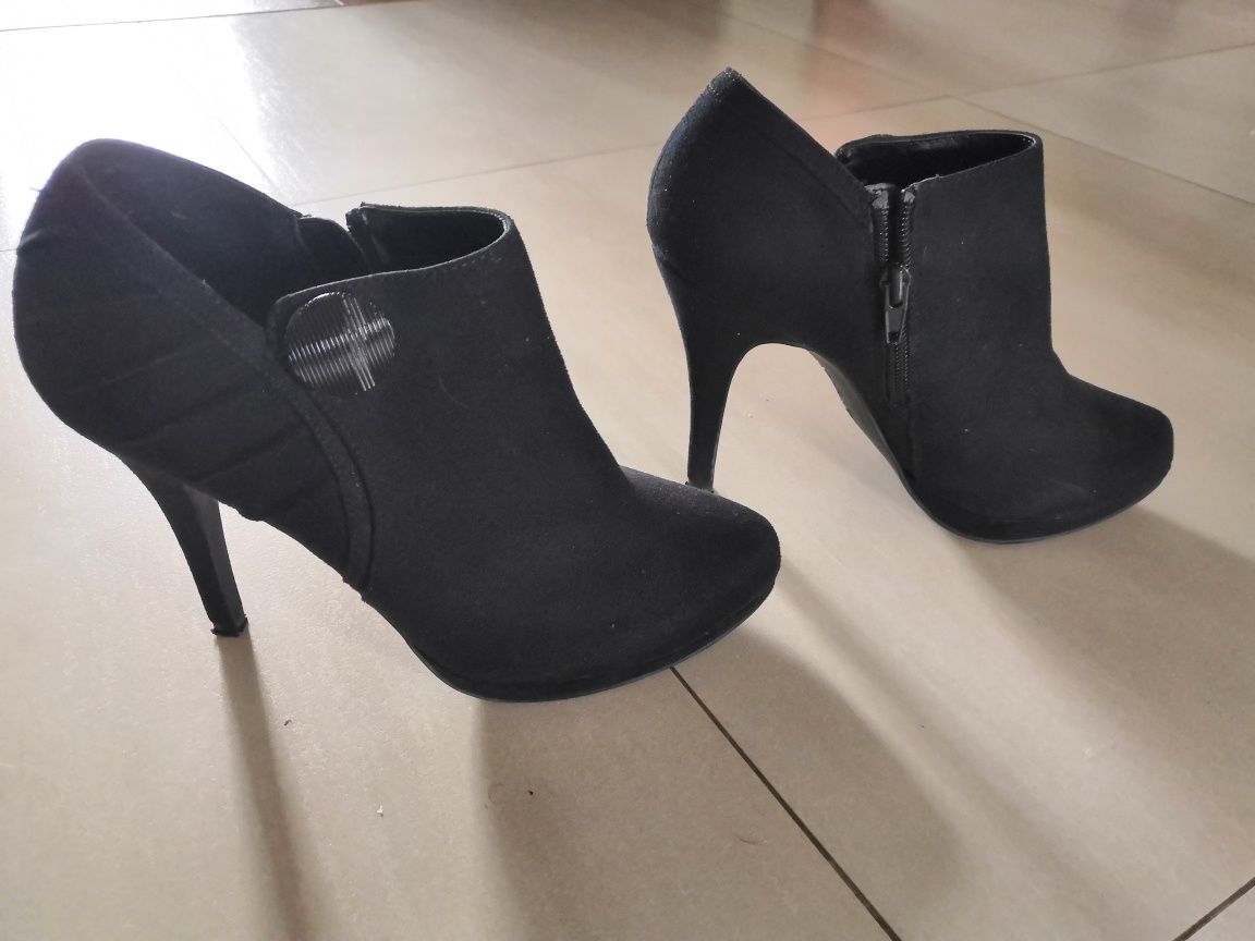 Buty czarne botki 37