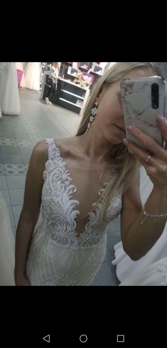 Suknia ślubna biała ecri dopasowana koronką gładka prosta
