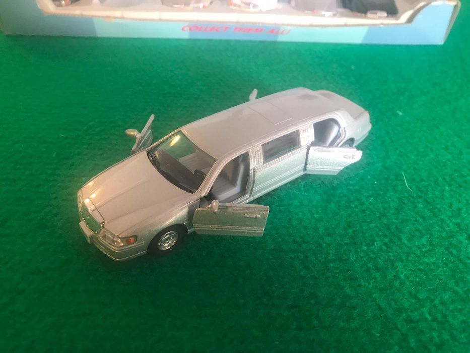 1999 Lincoln Town Car Stretch Limo 1/32