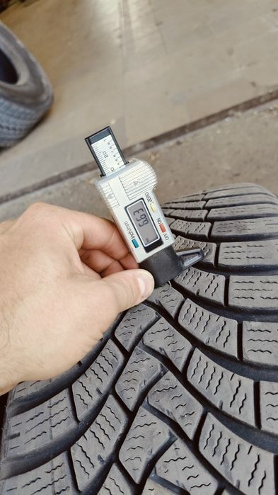 Opony zimowe 235/50r19 Falken 103 V XL używane 4szt