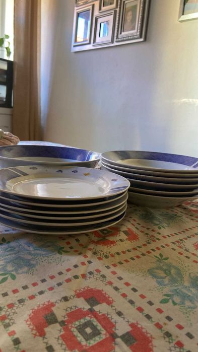 loiça pratos e uma tigela em bom estado quem a quiser e sua