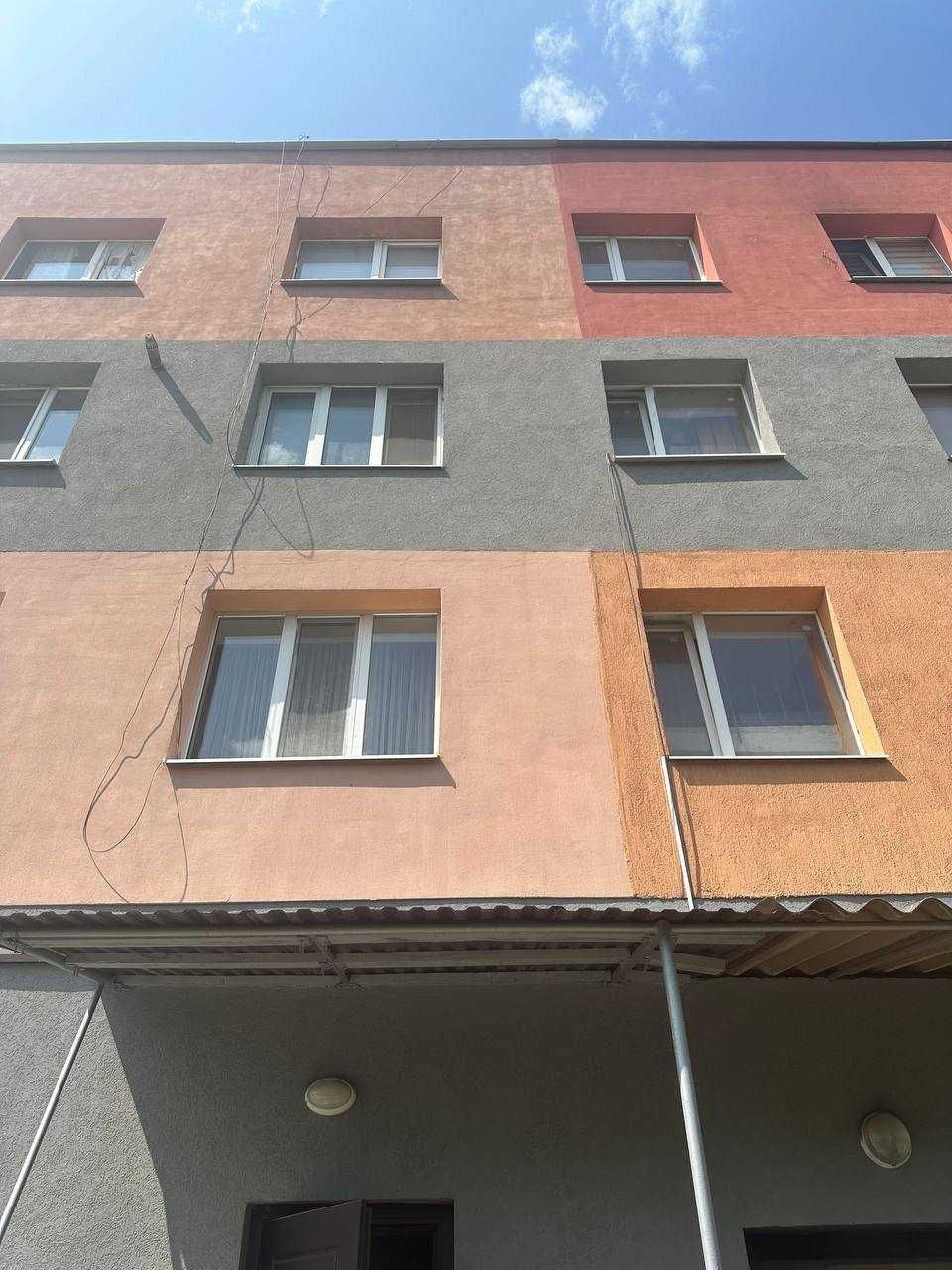 продається 3-кім квартира в пригороді. с.Микитинці.
