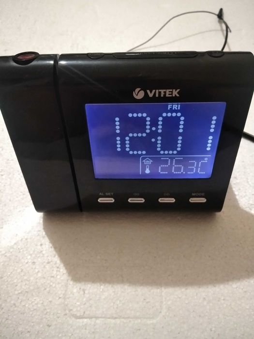 Радіо годинник Vitek VT-3504