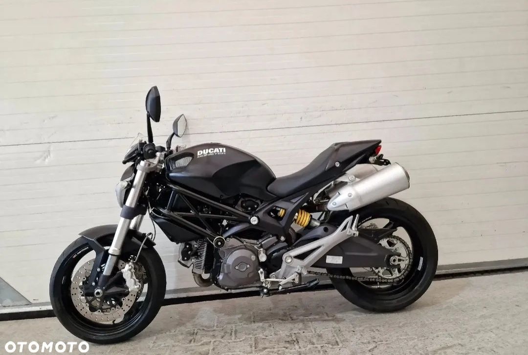 Ducati Monster 696