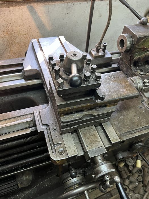 Токарний станокк