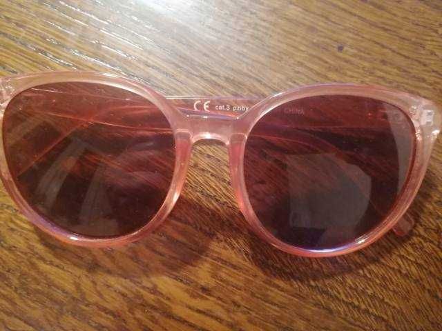 różowe okulary przeciwsłoneczne z filtrem, modne okulary