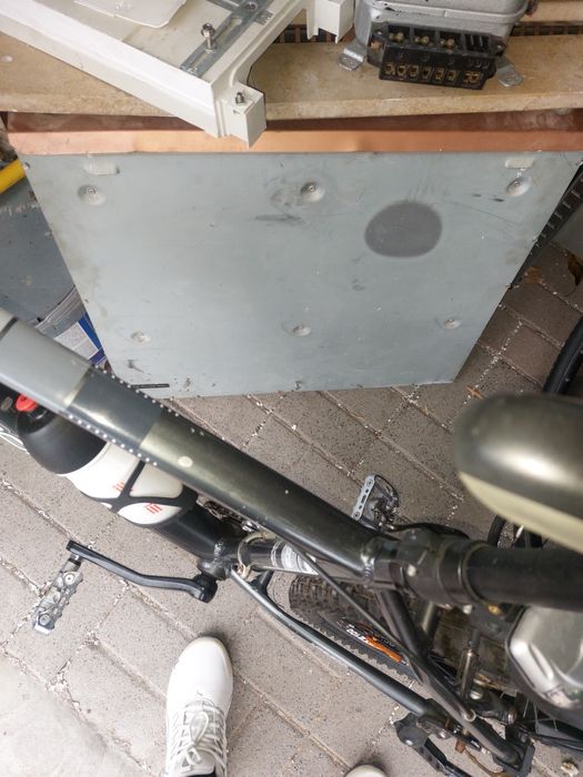 Grzejnik elektryczny z panelem ceramicznym