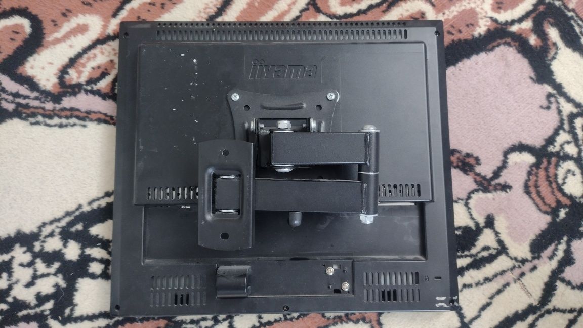 Monitor Iiyama ProLite e430 VGA z wysięgnikiem