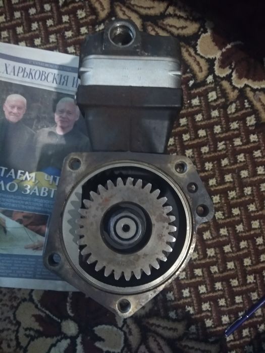 Продам компрессор двухцилиндровый WABCO 412704009