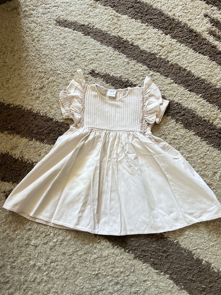 Платья Zara джинсовое платья 3-4 года