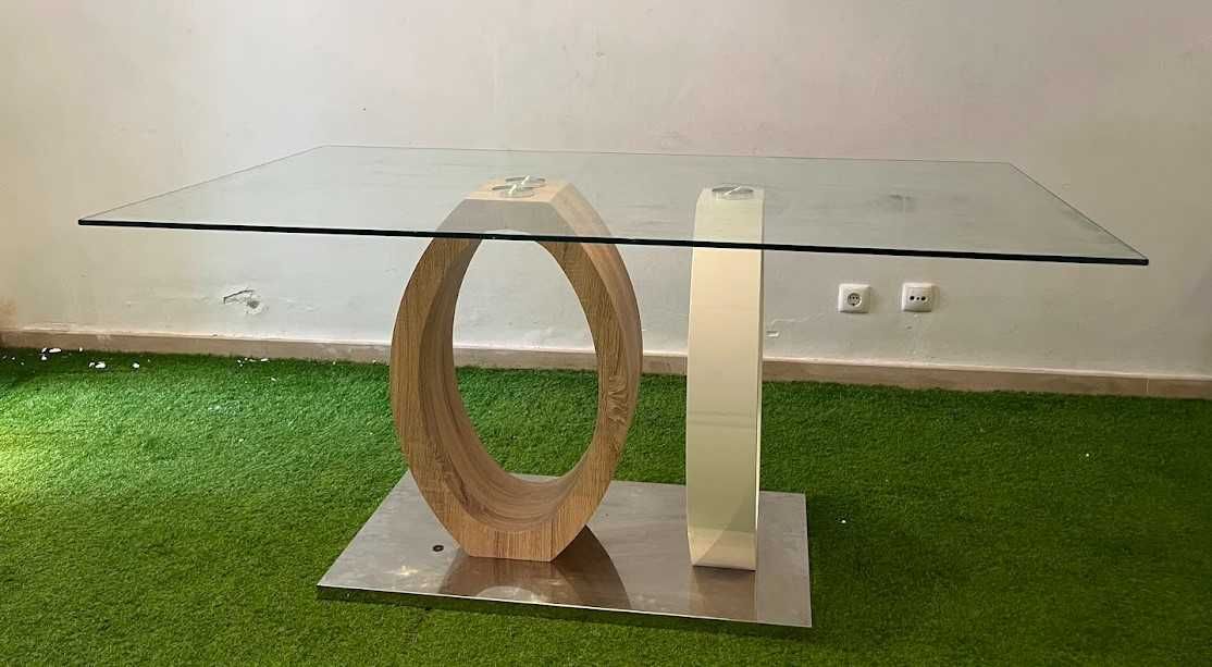 Mesa de Jantar em Vidro Temperado – Design Contemporâneo