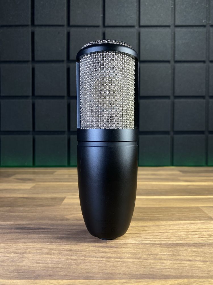 AKG Perception P220