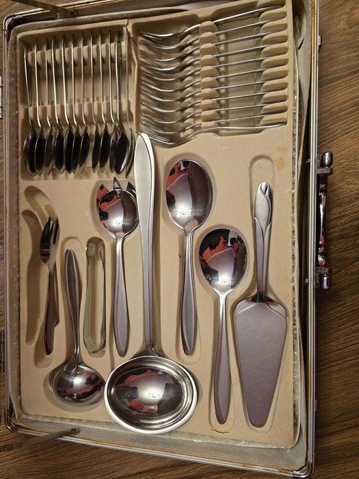 Sztućce na 12 osób