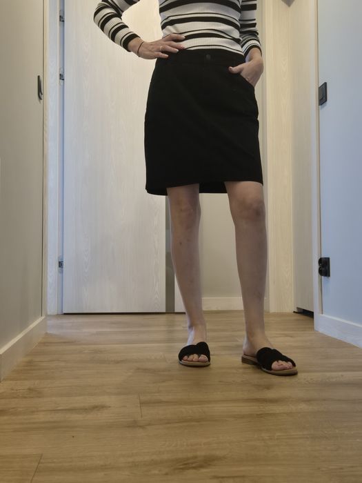 * Czarna spódnica jeans, rozm 44