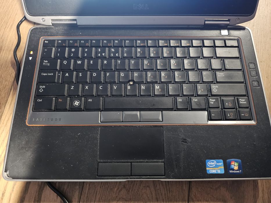 Laptop Dell Latitude E6320 z ładowarką sprawny