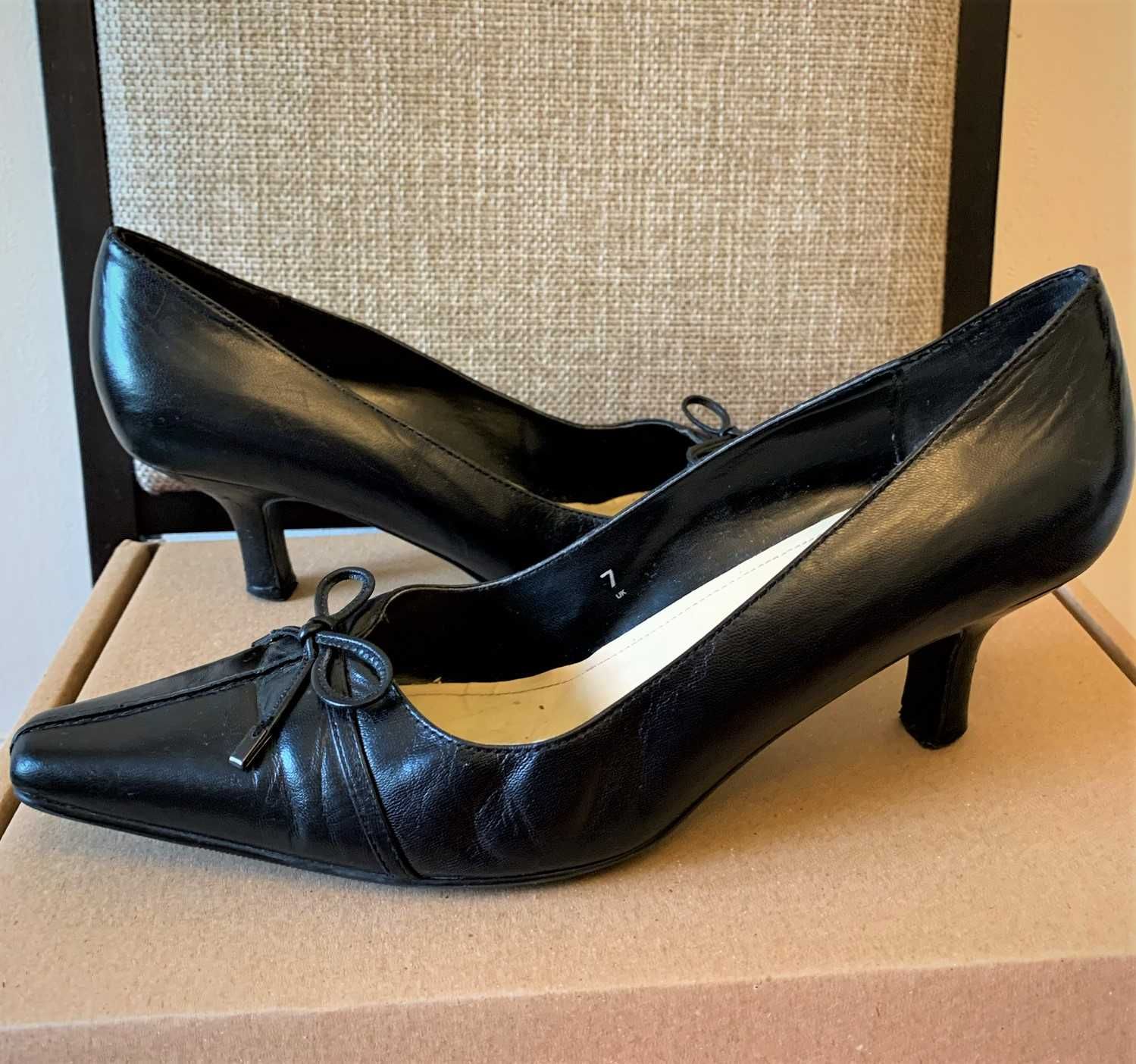 Изящные женские туфли 40,5р классика, лодочки, комфорт