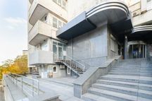 Під БУДЬ-ЯКИЙ вид діяльності. 600м. Звіринецька метро поряд. 8000$