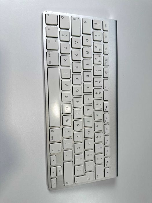 8 Teclados Apple Magic Keyboard sem fio – Modelo A1314 (pilhas AA)