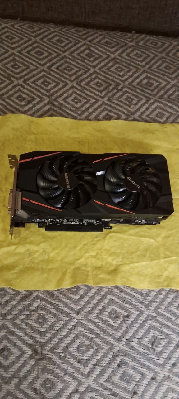 GIGABYTE Radeon RX 470 4gb.