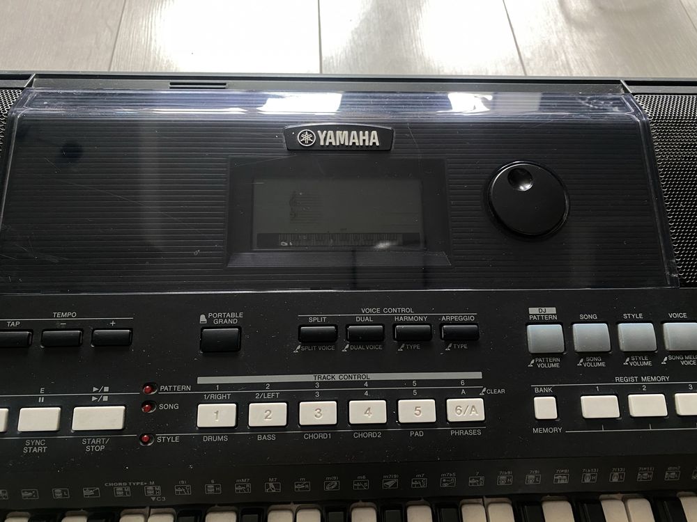 Професійний синтезатор Yamaha PSR-E373