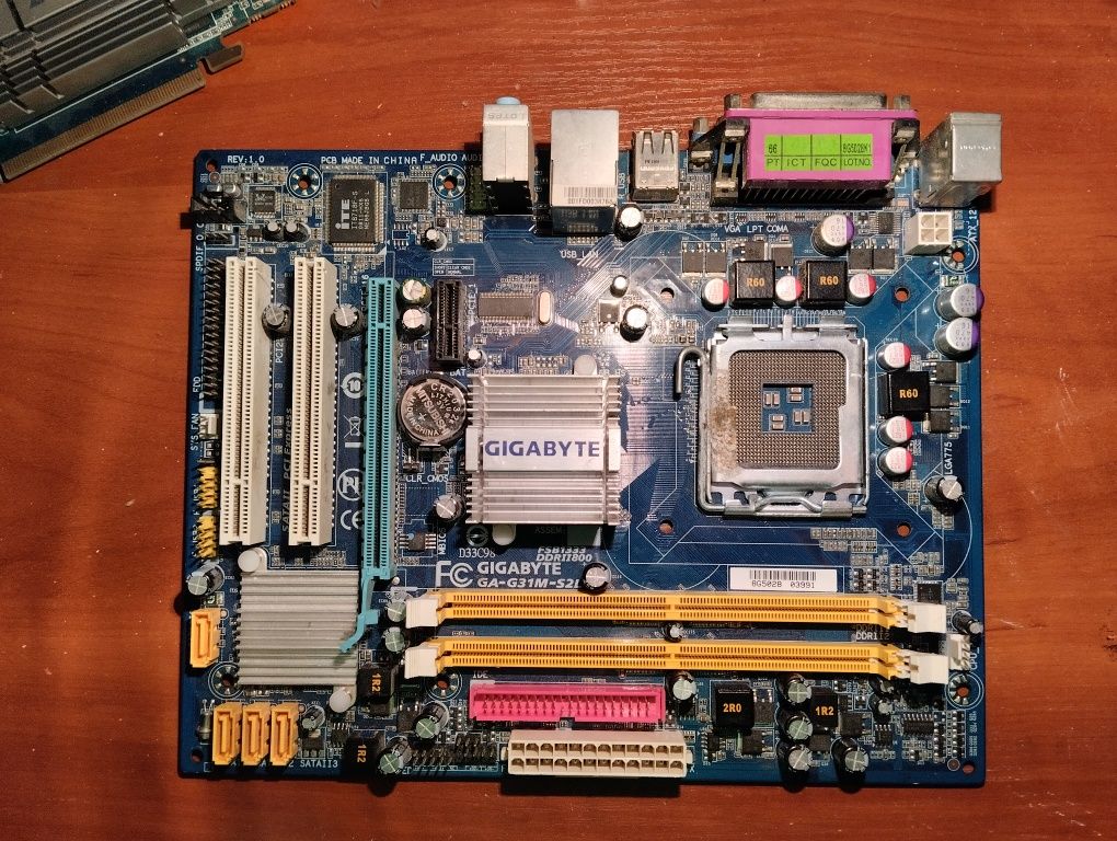 Материнская плата: Gigabyte GA-G31M-S2L