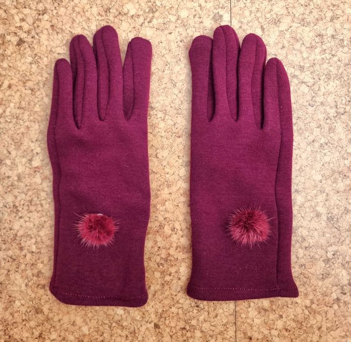 Luvas bordeaux com pelinho por dentro e pompons em cima - nunca usadas