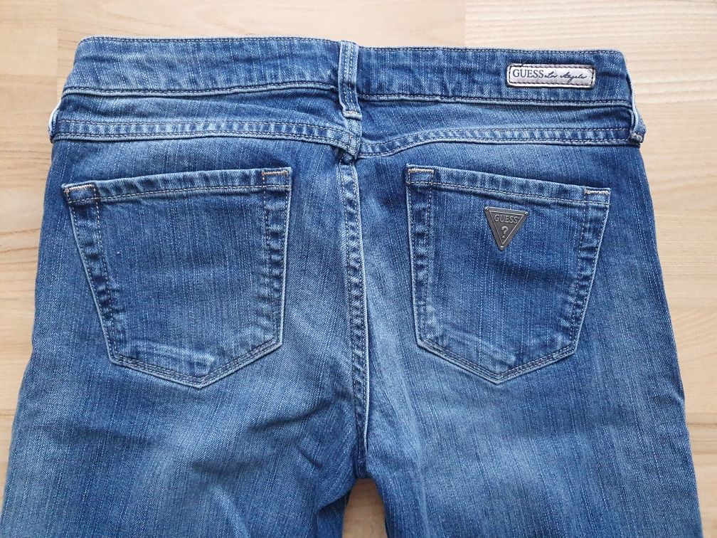 Jeansy guess r.27 z ozdobami. Stan bdb