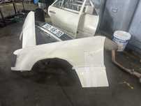 guarda lamas direito / esquerdo mercedes 200D W123