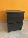 Mesa de cabeceira preta