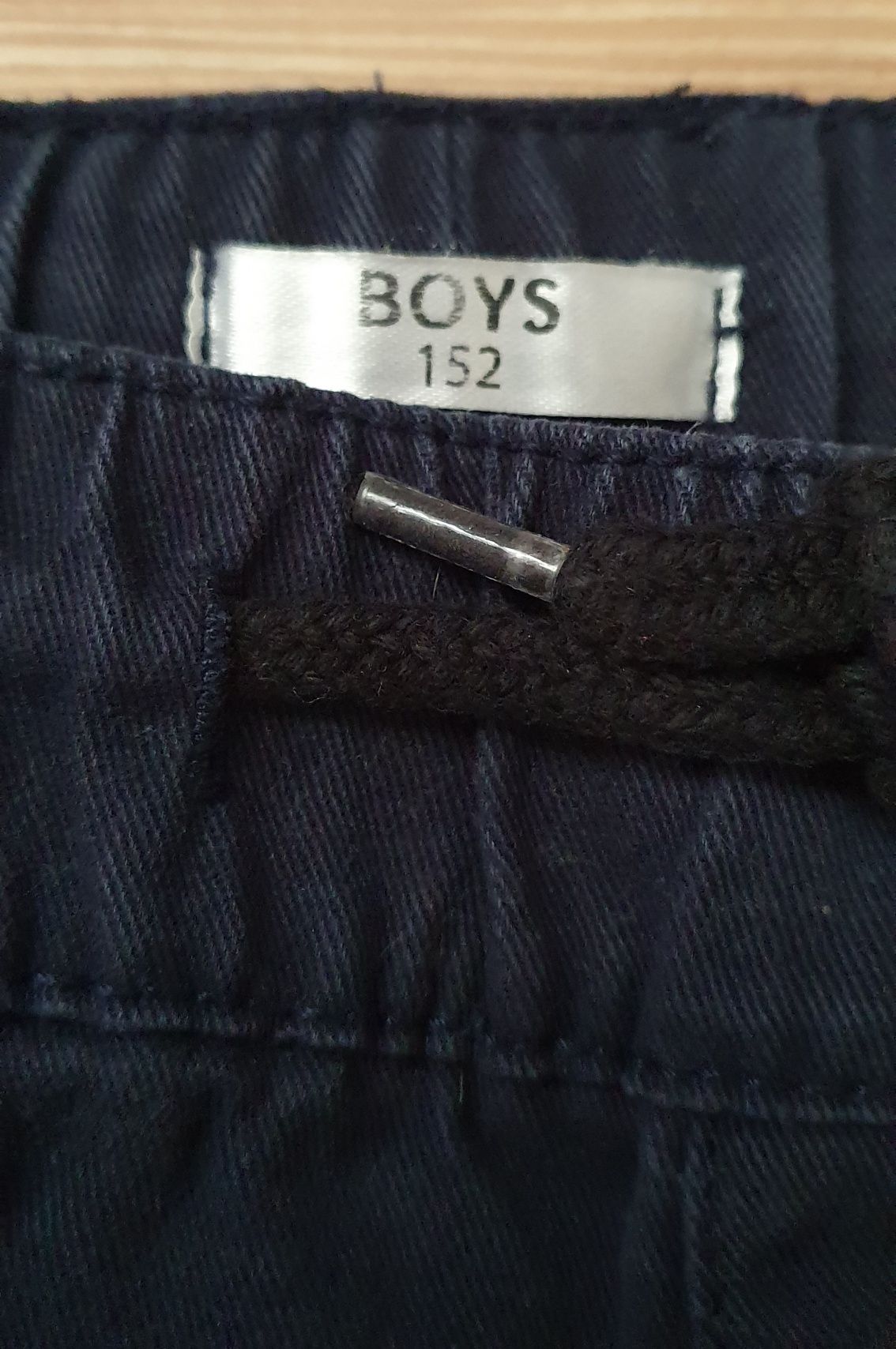 Spodnie chłopięce na gumkę r. 152