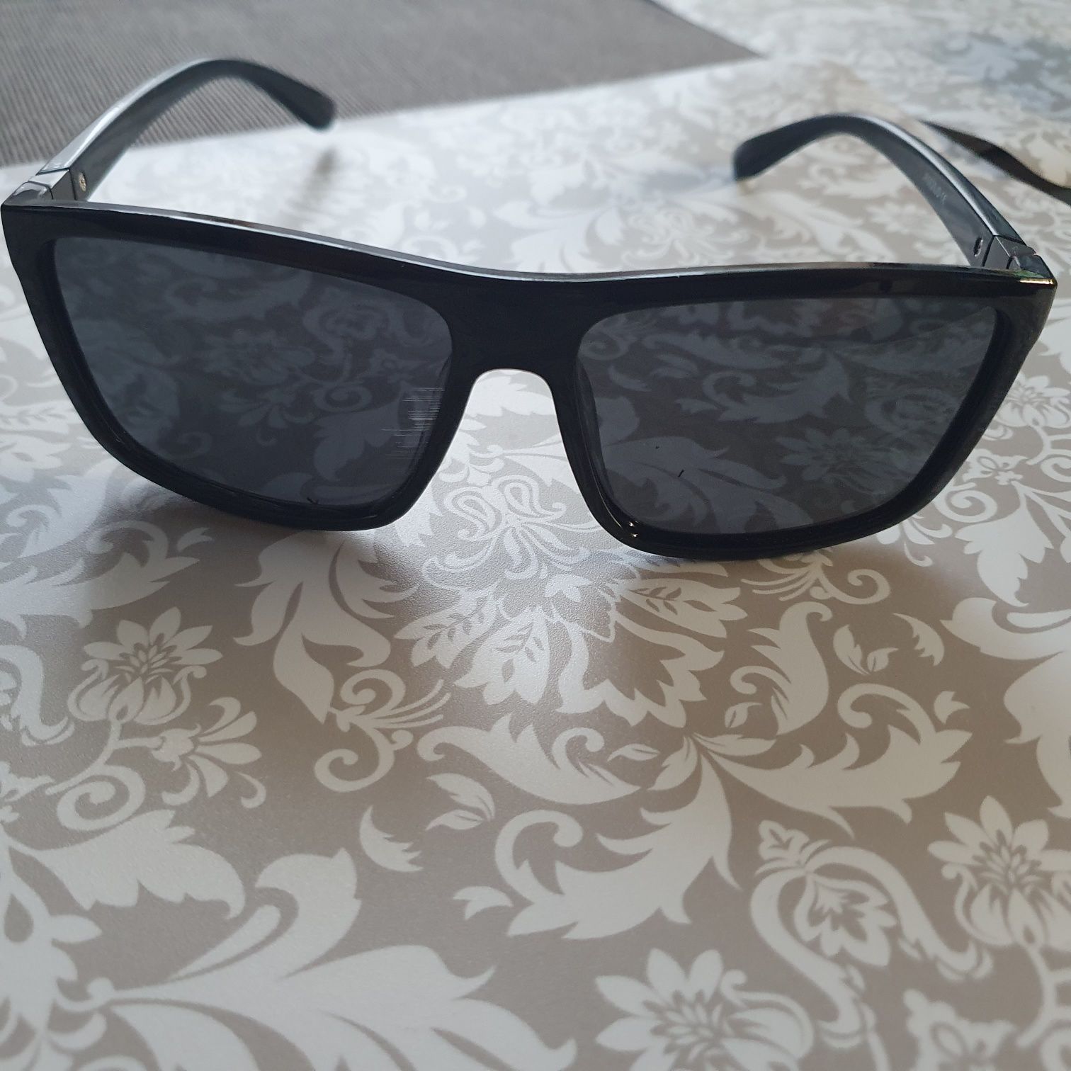 Okulary przeciwsłoneczne z filtrem polaryzacyjnym