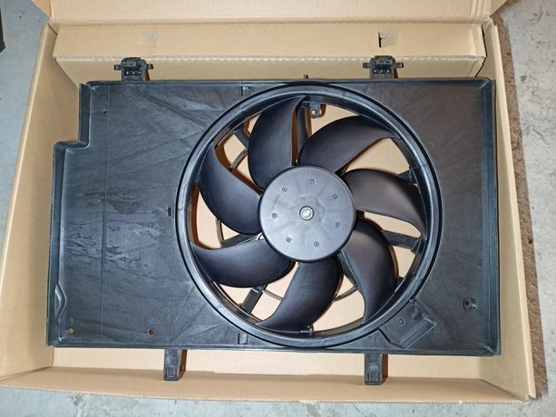 Диффузор (вентилятор) радиатора Ford Fiesta 2008-2020