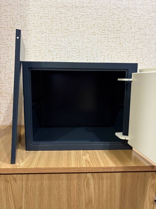 Меблевий Сейф Griffon