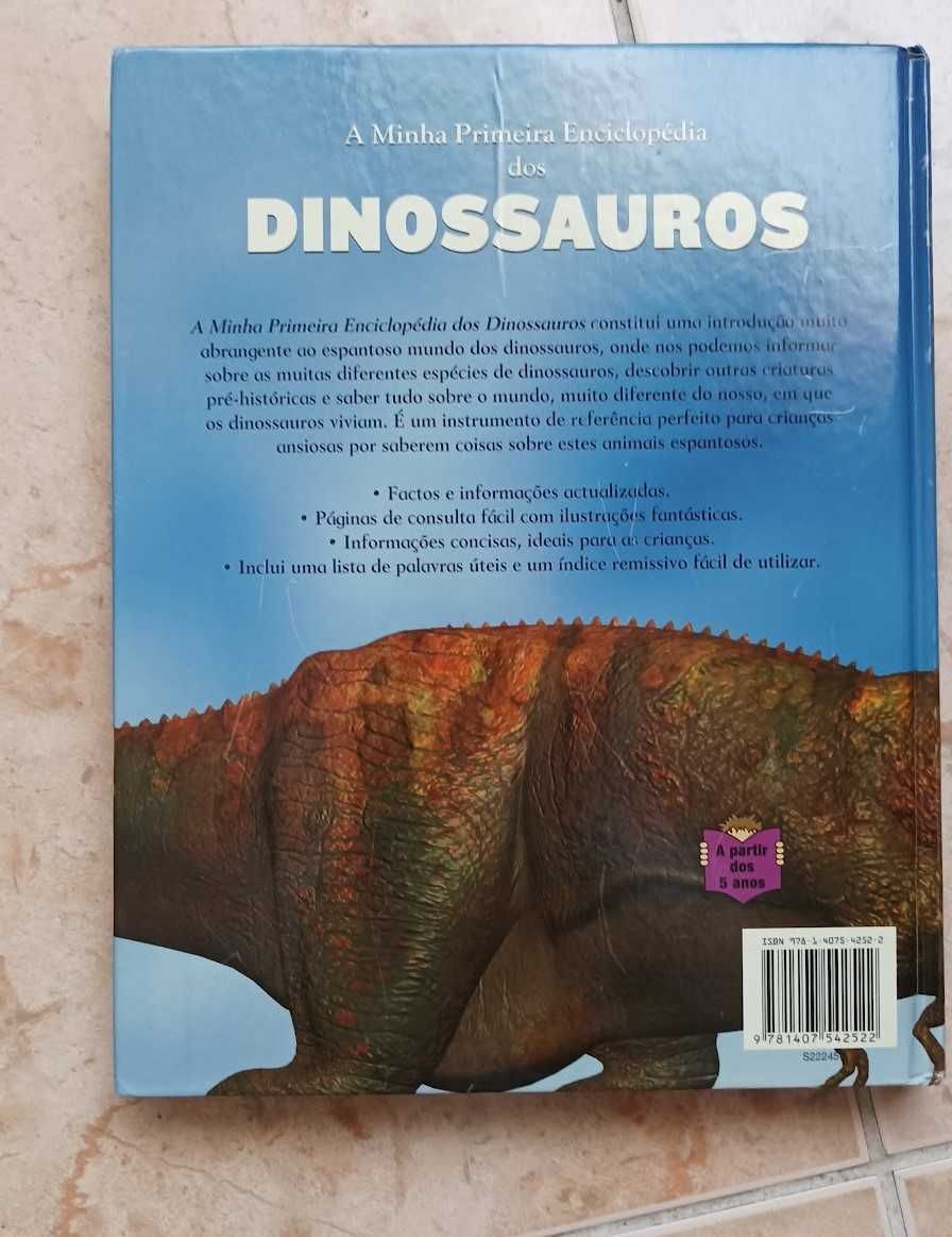 2 Livro s - sobre Dinossauros e sobre Vampiros