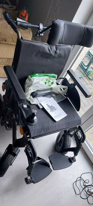 Wozek inwalidzki z napędem elektrycznym typ squod