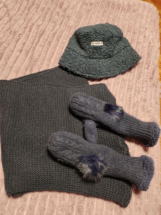 Продам шапки и шарфы