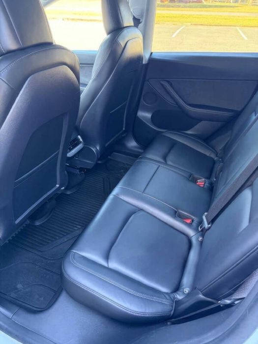 Tesla Model Y Long Range      2020