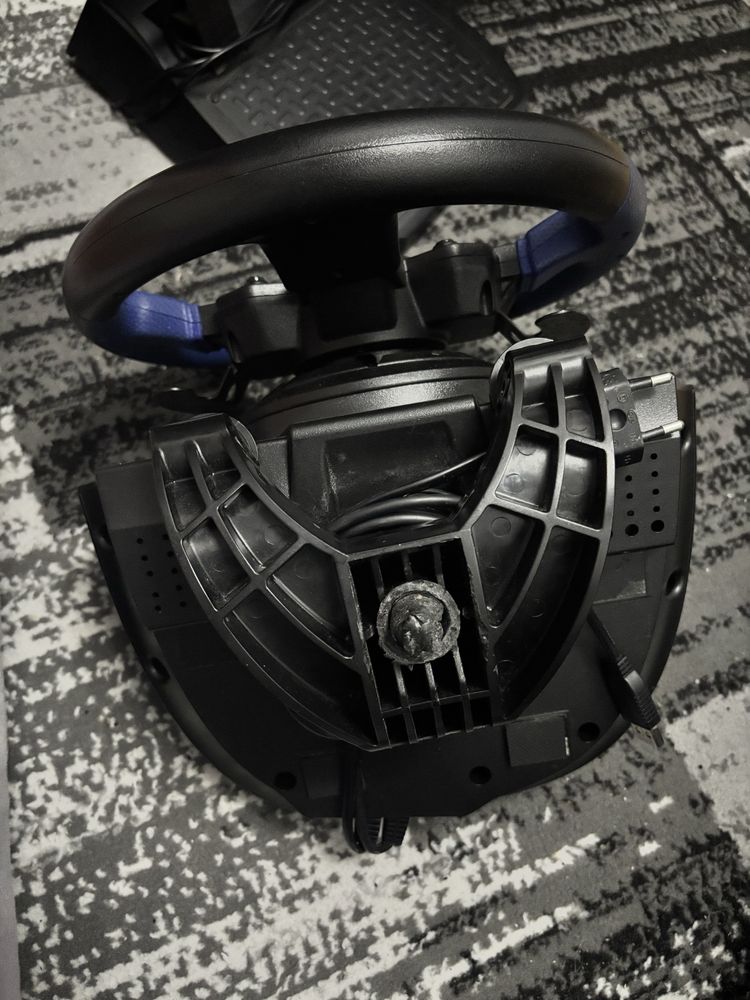 Kierwonica thrustmaster t150