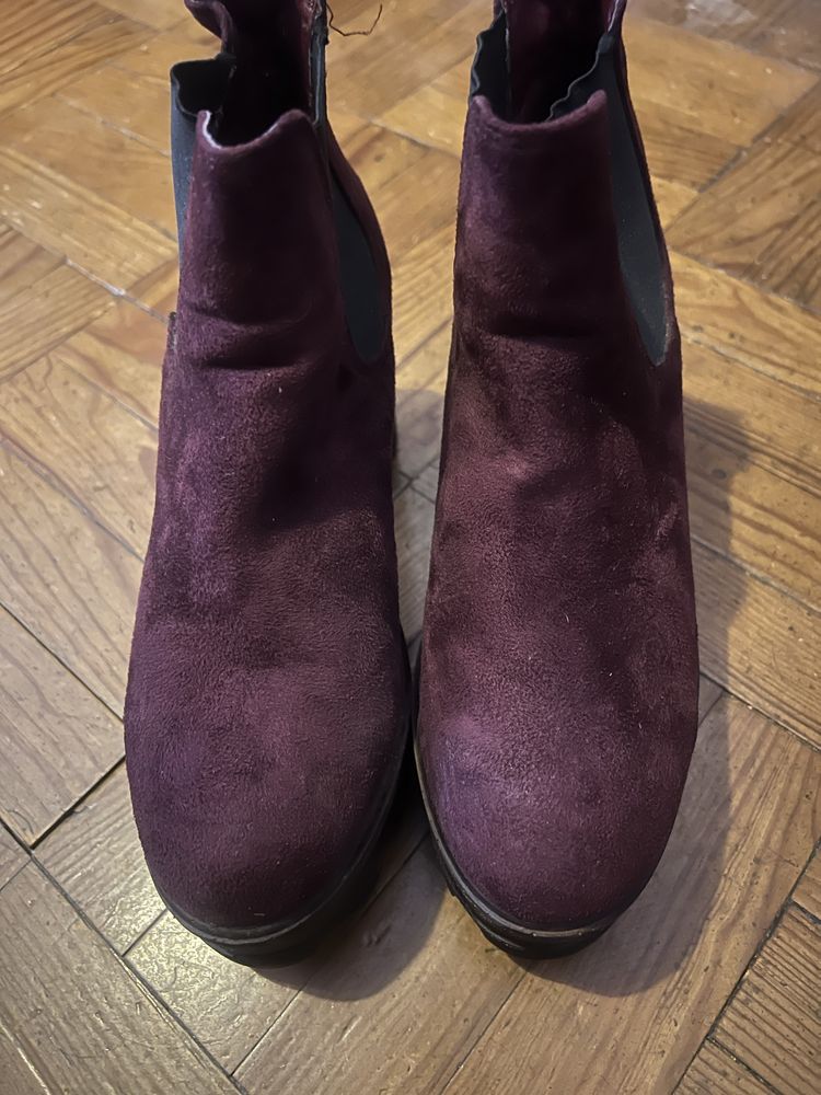 Botas em camurça