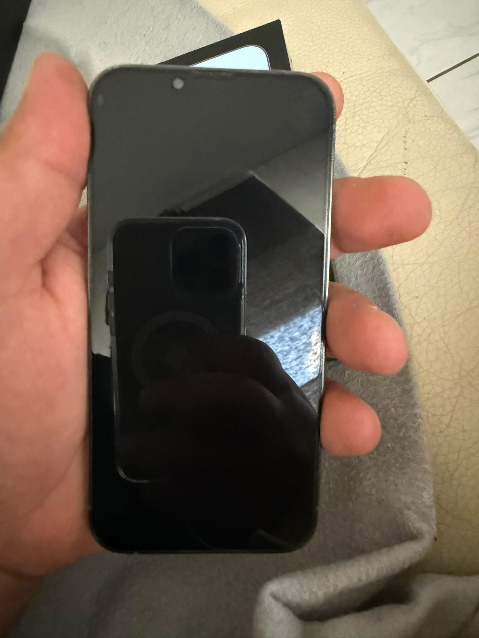 iPhone 13 Pro w bardzo dobrym stanie.