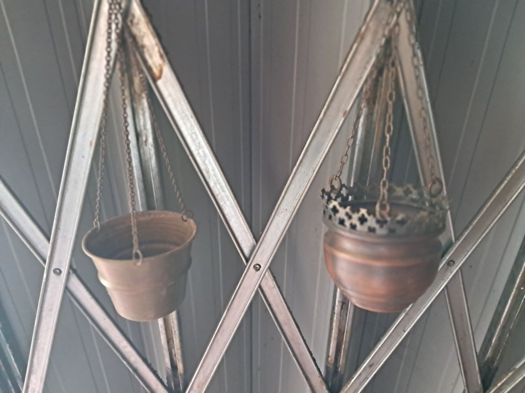 Pequenos vasos em cobre