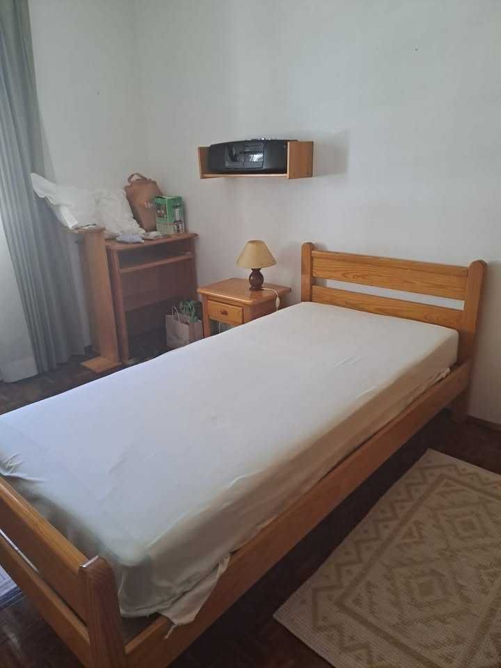 Mobílias de quarto (casal e solteiro com colchões) e escritório