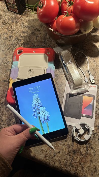 Tablet iPad Apple Retina + nowe etui + nowy kabel - cały zestaw