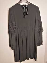 Czarna włoska sukienka z koronką