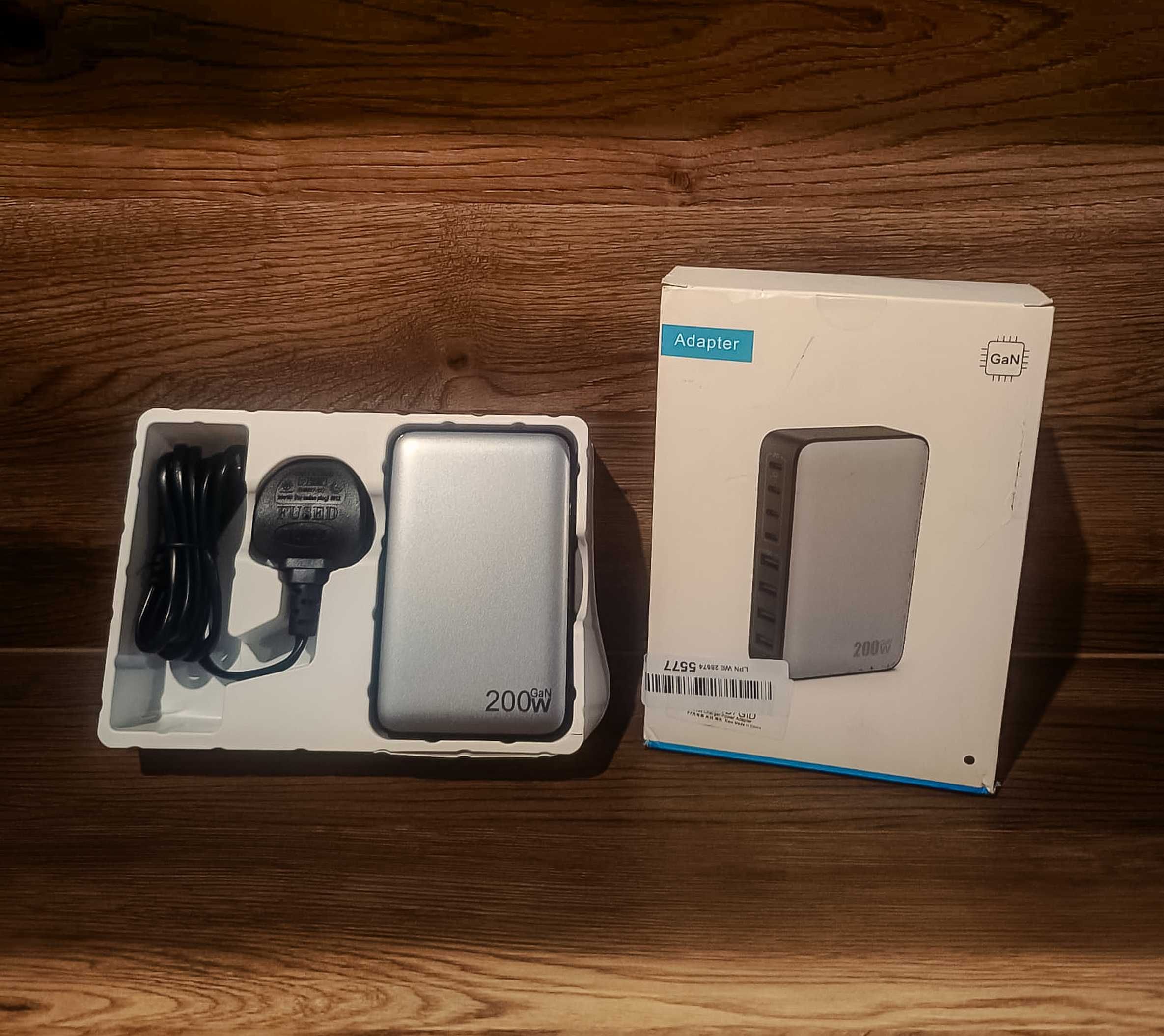 GaN III Stacja szybkiego ładowania USB-A/USB C 200W 8 portów USB