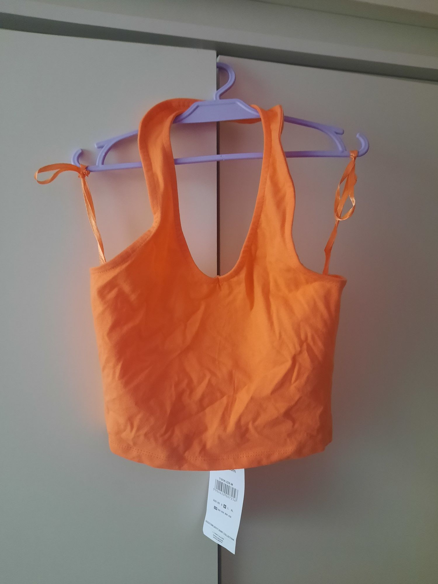 Nowy crop top Sinsay