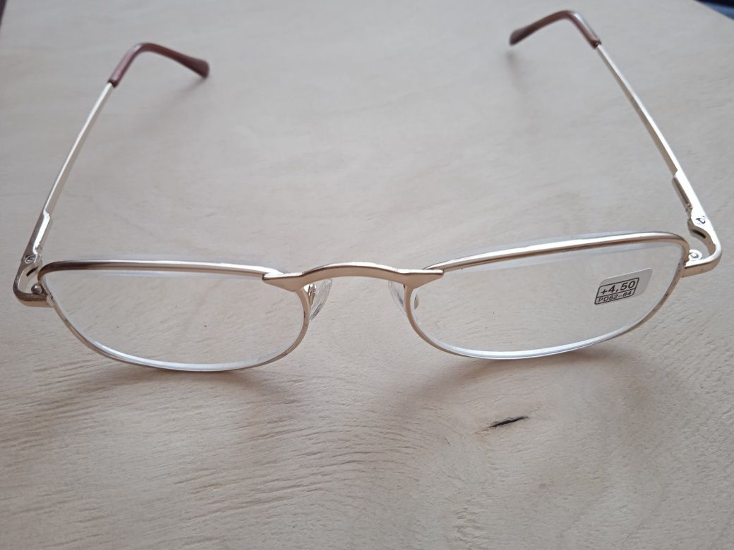 Очки Окуляри , що коригують зір з оптичними лінзами з пластмаси +4.50