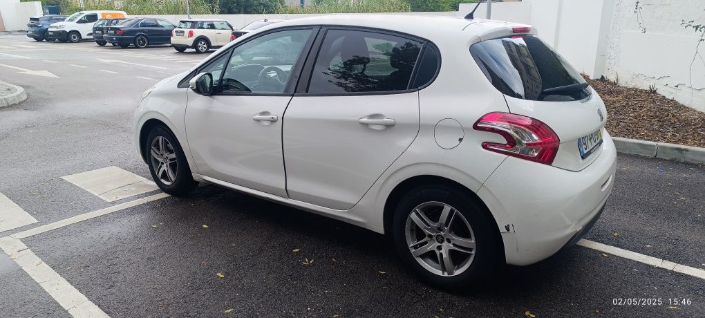 Peugeot 208 1.4 gasóleo 2015