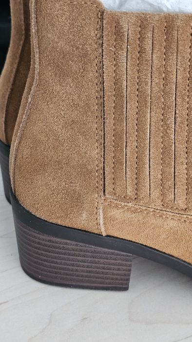 Damskie buty zamszowe Cleve, nowe