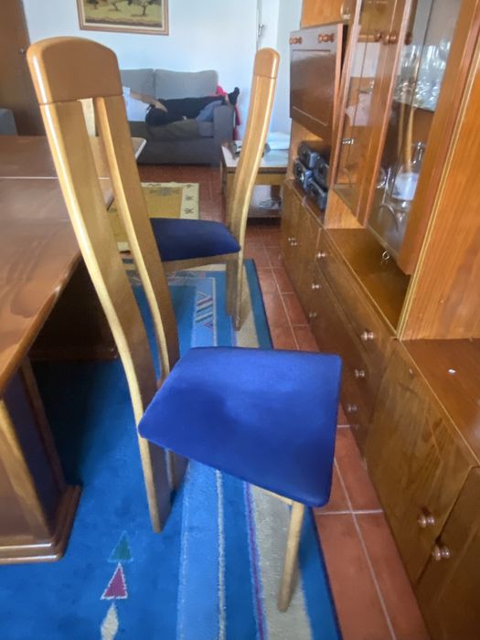 Mesa de madeira + 6 cadeiras